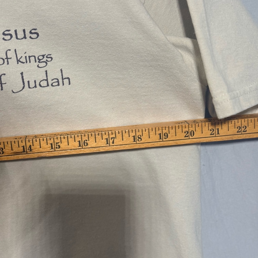 Gildan Beige Jesus King of Kings Lion of Judah T-Shirt 100% Cotton Vintage Y2K - Picture 7 of 8